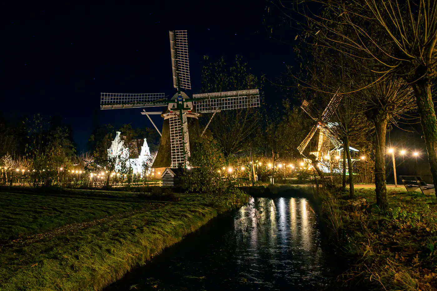 openluchtmuseum bij avond